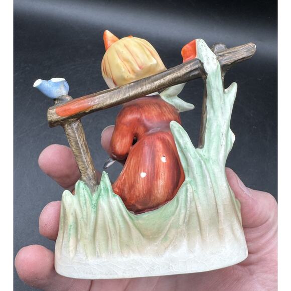 Vintage Erich Stauffer Figurine Girl Knitting Bluebird 7961 Crossed Arrows - Picture 4 of 9